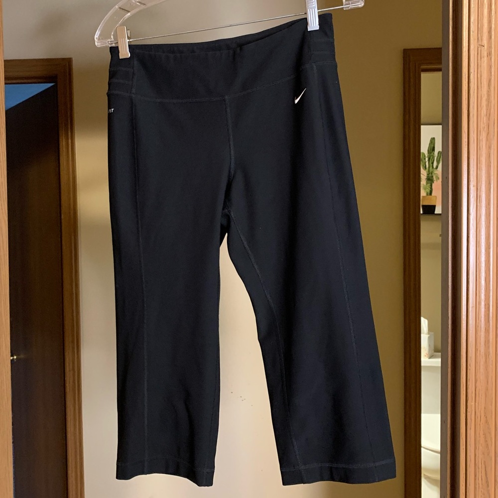 Nike cropped legging, black size small